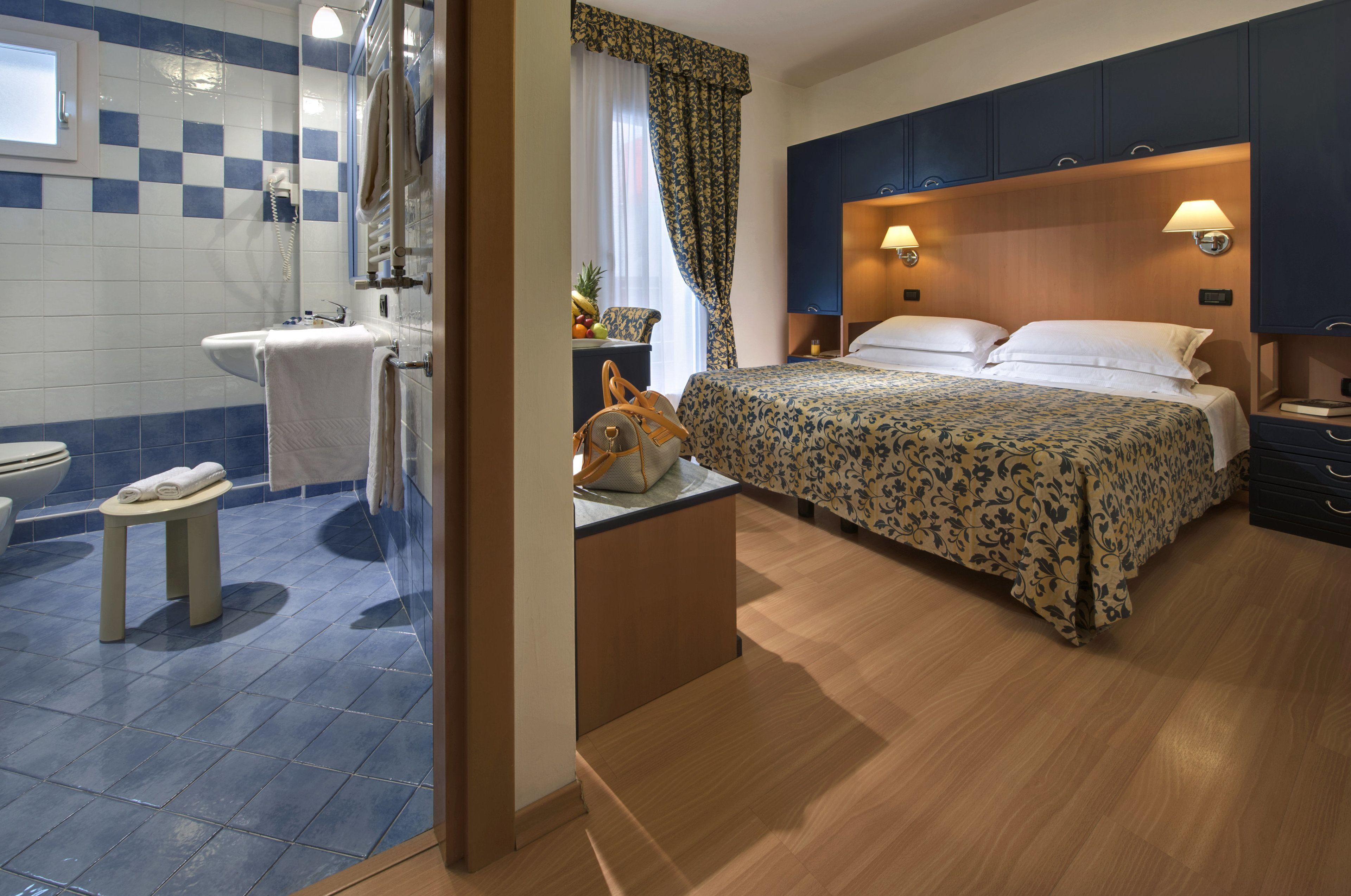 Orient & Pacific Hotel 4*